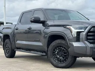 Toyota Tundra 2026 4x4 SR5 4dr Cab Pickup CrewMax