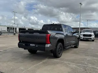 Toyota Tundra 2026 4x4 SR5 4dr Cab Pickup CrewMax