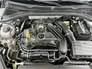 Volkswagen Jetta 2022 SE 4dr Sedán