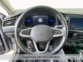 Volkswagen Jetta 2022 SE 4dr Sedán