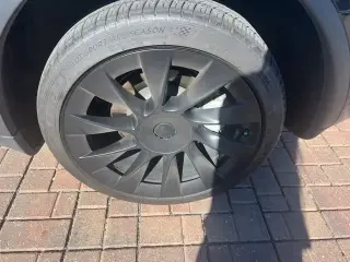 Tesla Model Y 2023 AWD Long Range 4dr Crossover