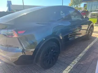 Tesla Model Y 2023 AWD Long Range 4dr Crossover