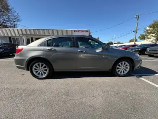 2013 Chrysler 200