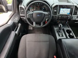 Ford F-150 2019 4x4 XLT 4dr SuperCrew con plataforma de 5.5 pies de largo.