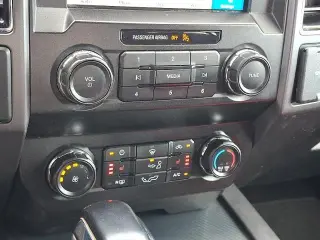 Ford F-150 2019 4x4 XLT 4dr SuperCrew con plataforma de 5.5 pies de largo.