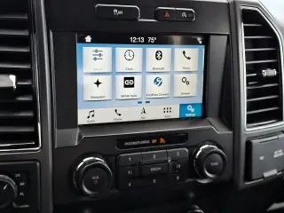Ford F-150 2019 4x4 XLT 4dr SuperCrew con plataforma de 5.5 pies de largo.
