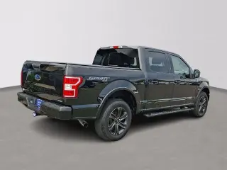 Ford F-150 2019 4x4 XLT 4dr SuperCrew con plataforma de 5.5 pies de largo.