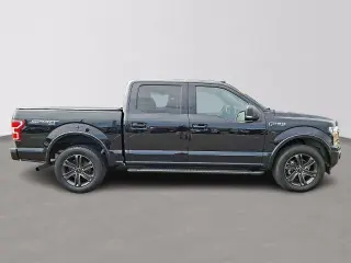 Ford F-150 2019 4x4 XLT 4dr SuperCrew con plataforma de 5.5 pies de largo.