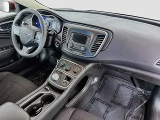 Chrysler 200 2015 LX sedán de 4 puertas