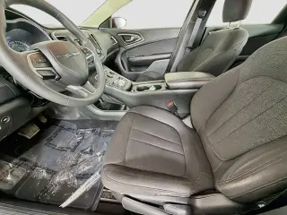 Chrysler 200 2015 LX sedán de 4 puertas