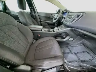 Chrysler 200 2015 LX sedán de 4 puertas