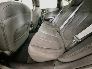 Chrysler 200 2015 LX sedán de 4 puertas