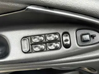 Ford Mustang 2004 GT Deluxe 2dr Convertible