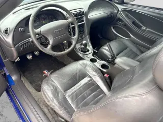 Ford Mustang 2004 GT Deluxe 2dr Convertible