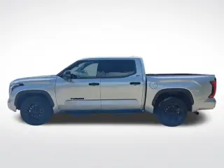 Toyota Tundra 2022 4x2 SR5 4dr CrewMax Cab Pickup SB