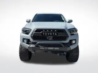 Toyota Tacoma 2018 4x4 TRD Pro 4dr Double Cab 5.0 ft SB 6M