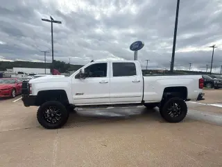 Chevrolet Silverado 2500HD 2017 4x4 LTZ 4dr Crew Cab SB