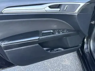 Ford Fusion 2020 con tracción en las cuatro  SE 4dr Sedán