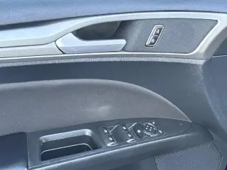 Ford Fusion 2020 con tracción en las cuatro  SE 4dr Sedán