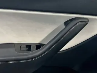 Tesla Model Y 2021 AWD Long Range 4dr Crossover