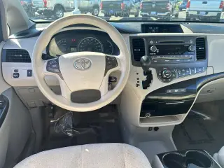 Toyota Sienna 2013 LE 7-Pasajeros Asiento de Acceso Automático 4dr Mini-Van