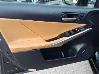 Sedán Lexus IS 300 2020 AWD 4p