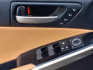Sedán Lexus IS 300 2020 AWD 4p