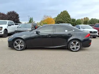 Sedán Lexus IS 300 2020 AWD 4p