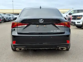 Sedán Lexus IS 300 2020 AWD 4p