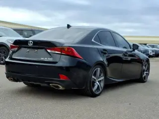 Sedán Lexus IS 300 2020 AWD 4p