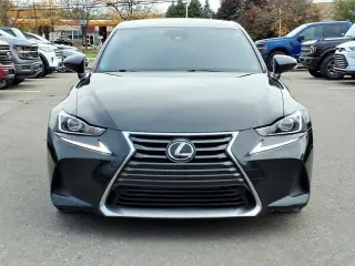 Sedán Lexus IS 300 2020 AWD 4p