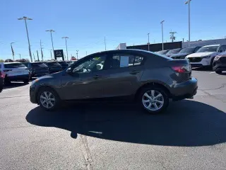 Mazda Mazda3 2011 i Touring 4dr Sedan 5M