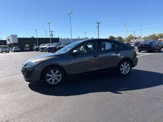 Mazda Mazda3 2011 i Touring 4dr Sedan 5M