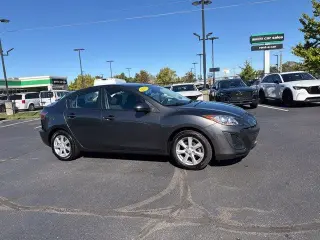 Mazda Mazda3 2011 i Touring 4dr Sedan 5M