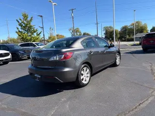 Mazda Mazda3 2011 i Touring 4dr Sedan 5M