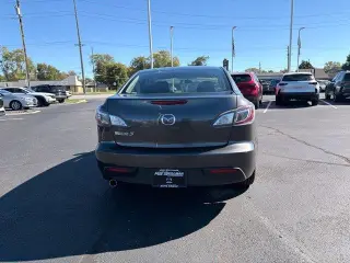 Mazda Mazda3 2011 i Touring 4dr Sedan 5M