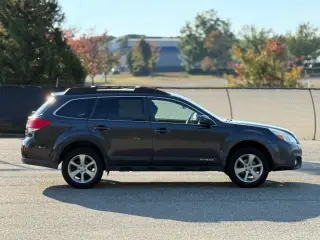 Subaru Outback 2013 AWD 2.5i Premium de 4 puertas, vagoneta, transmisión variable continua (CVT)