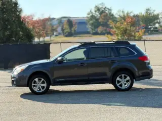 Subaru Outback 2013 AWD 2.5i Premium de 4 puertas, vagoneta, transmisión variable continua (CVT)
