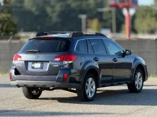 Subaru Outback 2013 AWD 2.5i Premium de 4 puertas, vagoneta, transmisión variable continua (CVT)
