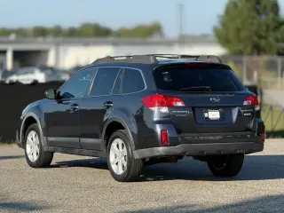 Subaru Outback 2013 AWD 2.5i Premium de 4 puertas, vagoneta, transmisión variable continua (CVT)