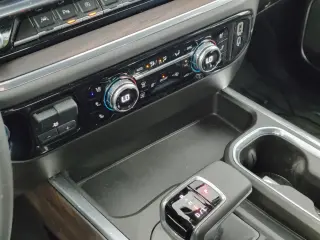 GMC Sierra 1500 2025 4x4 SLT 4 puertas Cabina Doble Caja Corta de 5.8 pies