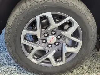 GMC Sierra 1500 2025 4x4 SLT 4 puertas Cabina Doble Caja Corta de 5.8 pies