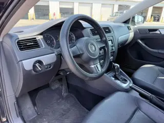 Volkswagen Jetta 2013 SE PZEV Sedán de 4 puertas 6A