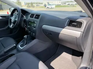 Volkswagen Jetta 2013 SE PZEV Sedán de 4 puertas 6A