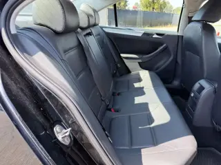 Volkswagen Jetta 2013 SE PZEV Sedán de 4 puertas 6A