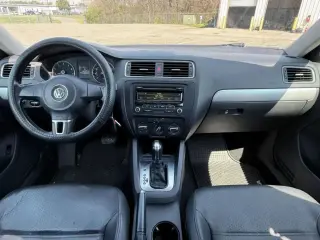 Volkswagen Jetta 2013 SE PZEV Sedán de 4 puertas 6A