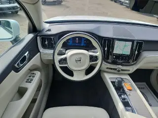 Volvo XC60 2023 AWD B5 Plus Bright Theme SUV de 4 puertas