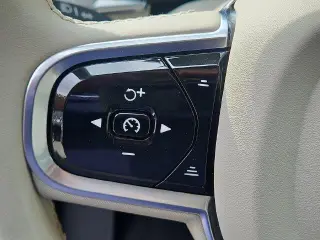 Volvo XC60 2023 AWD B5 Plus Bright Theme SUV de 4 puertas
