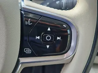 Volvo XC60 2023 AWD B5 Plus Bright Theme SUV de 4 puertas