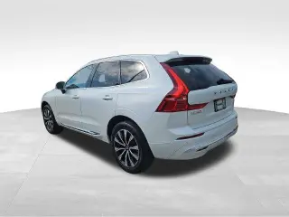 Volvo XC60 2023 AWD B5 Plus Bright Theme SUV de 4 puertas